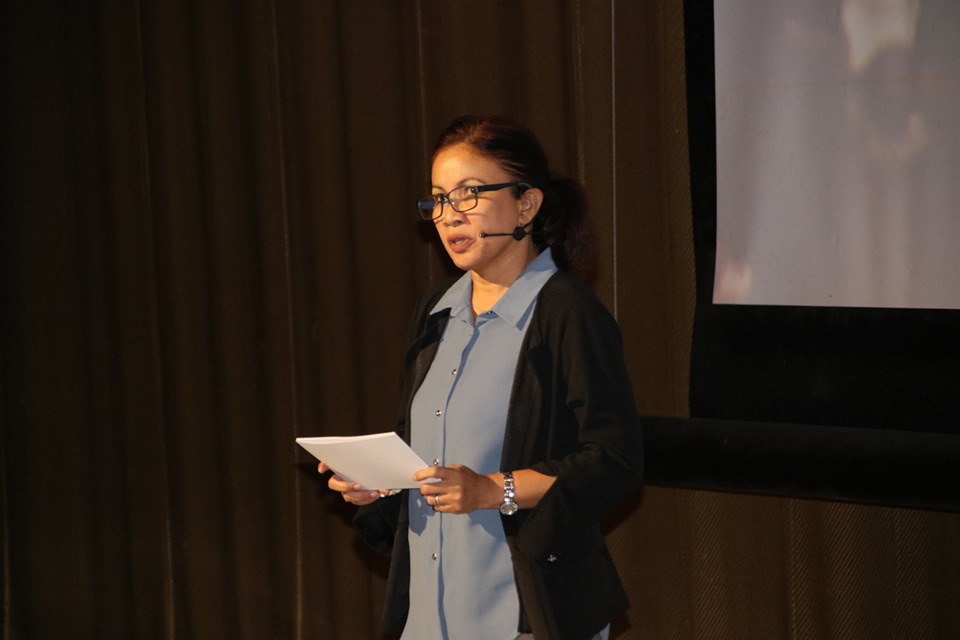 Madeleine Johnson speaks to delegates at the Pacific Resilience Meeting.